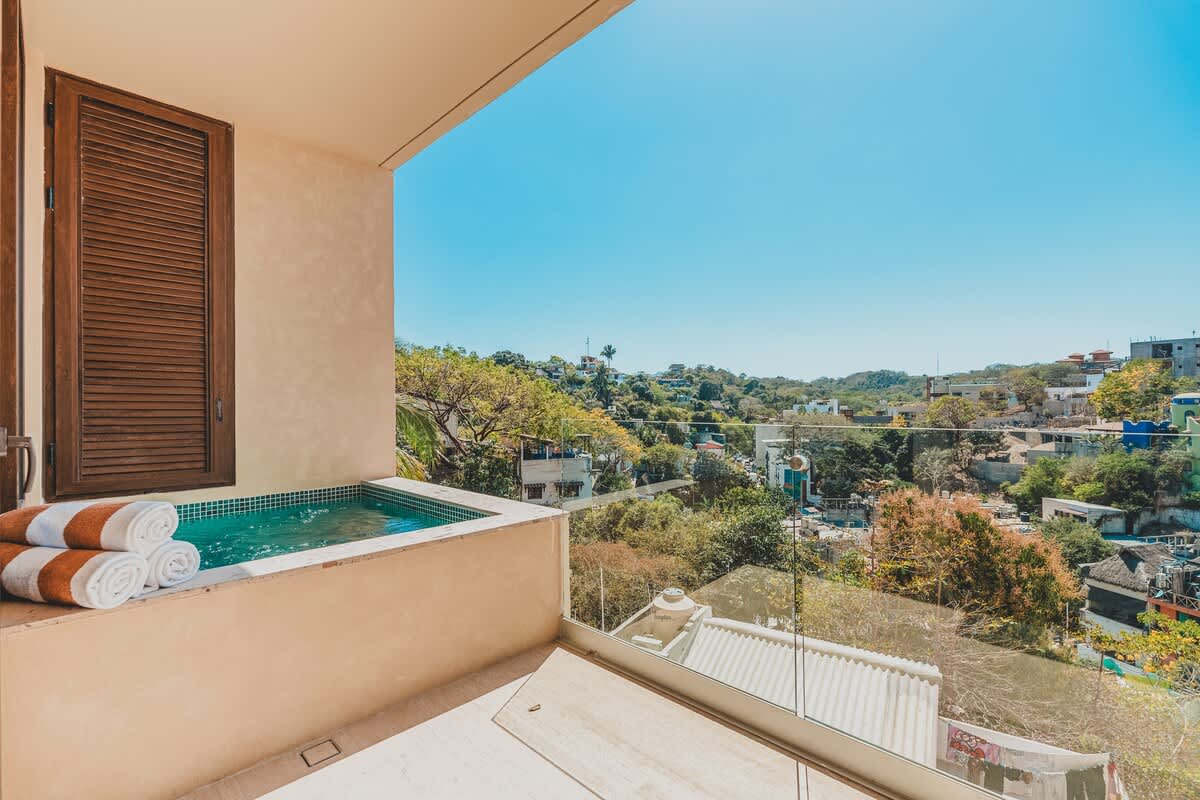 Luxe Condo Jungle Views- Rooftop Pools — photo 1