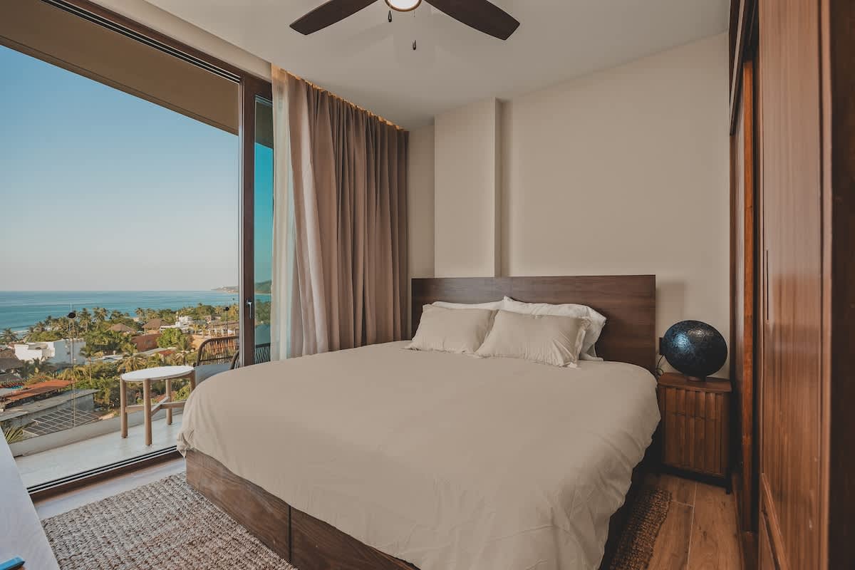 Penthouse getaway Ocean View with Rooftop Pool