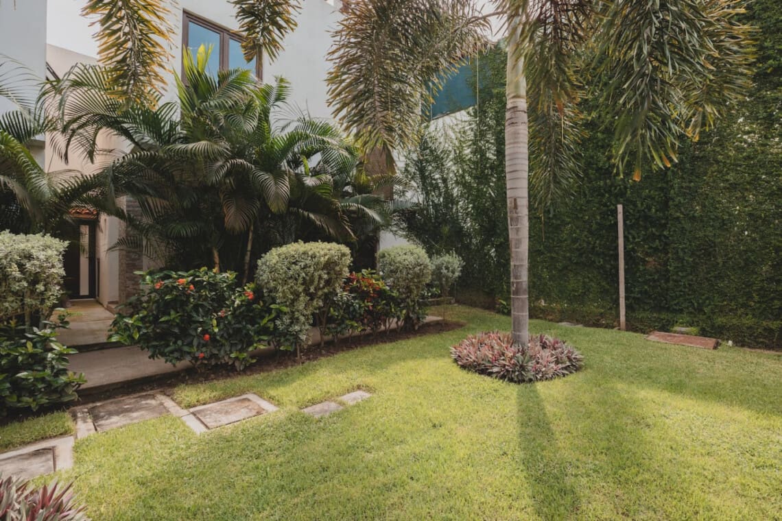 98810 444330 SU4 P2owGLIE9xyH94u2BotqJRoUsZJ hCHxm4Kd5EE 68f6609ae2184.jpg