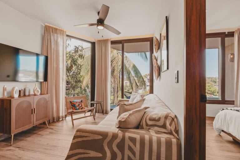 23394b33 cde7 48 WahWB