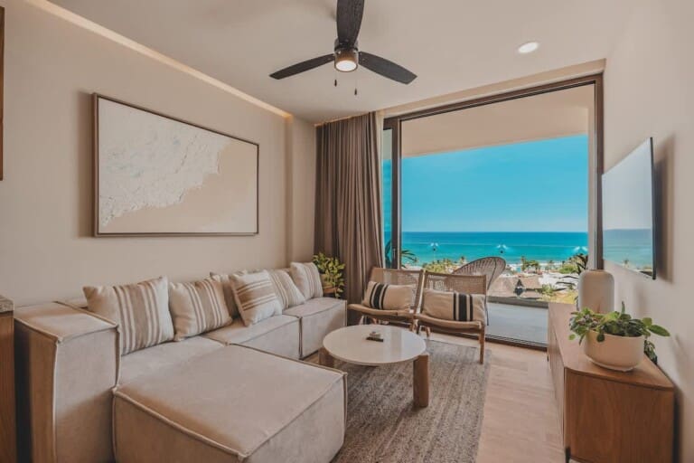 b1e2ee1e f6e2 46 8Dny7